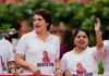 प्रियंका समेत विपक्षी नेताओं ने पहनी मिंता देवी की तस्वीर वाली टीशर्ट, बिहार SIR का विरोध जारी Opposition leaders including Rahul-Priyanka wore T-shirts with Minta Devi's picture, protest against Bihar SIR