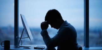 Job Hugging: आजकल लोग आसानी से क्यों नहीं छोड़ पा रहे नापसंद जॉब? जानिए कारण और असर Job Hugging