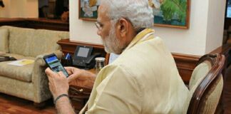 PM Narendra Modi Phone: प्रधानमंत्री मोदी का फोन, कौन करता है तैयार? खासियत एक से बढ़कर एक PM Narendra Modi Phone