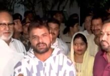 Bihar Election 2025: भोजपुरी सुपरस्टार खेसारी लाल यादव RJD में हुए शामिल, पत्नी चंदा देवी लड़ेंगी चुनाव