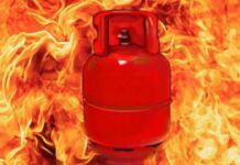 साइकिल दुकान में एक साथ फटे 6 गैस सिलेंडर, दुकानदार की मौत Dhanbad Gas Cylinder Blast: