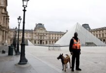 Louvre Museum Heist: दो बार अपराध कर चुके गैंग से लेकर ‘क्रिमिनल कपल’ तक, कौन हैं चारों आरोपी? Louvre Museum Heist