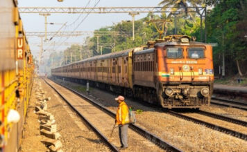 घने कोहरे का असर, भारतीय रेलवे की रफ्तार हुई कम; 16 एक्सप्रेस ट्रेनें तीन महीने के लिए कैंसिल Indian Railways