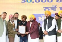 पंजाब में बाढ़ पीड़ितों को मुआवजा देने की प्रक्रिया शुरू, CM मान ने बांटी पहली किस्त punjab