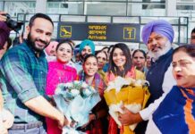 हरलीन देओल और अमनजोत कौर का वतन वापसी पर गर्मजोशी से स्वागत, ढोल की थाप पर डला भांगड़ा Punjab