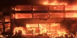 बस और कंटेनर ट्रंक के बीच जोरदार टक्कर, धूं-धूं कर जली बस, तीन लोगों की मौत! Andhra Pradesh