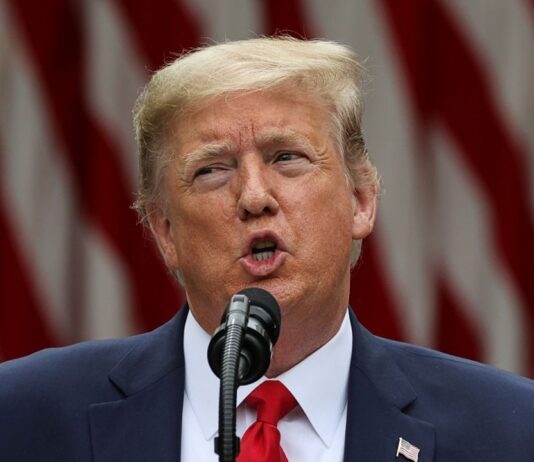 मिडिल ईस्ट में तनाव चरम पर! US युद्धपोत ईरान की ओर, ट्रंप ने बातचीत का रास्ता खोला trump