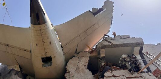 अहमदाबाद एयर इंडिया हादसे का रिपोर्ट! टेक्निकल ग्लिच नहीं पायलट की लापरवाही से गई 260 लोगों की जान? Air India crash