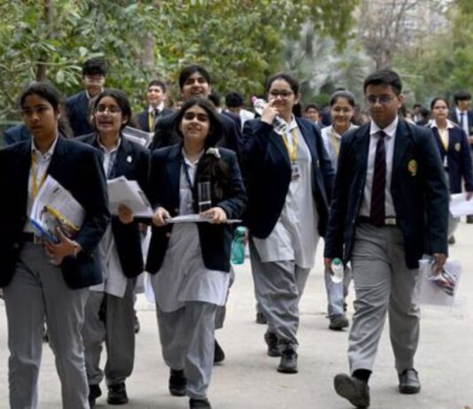 ‘सोशल मीडिया की अफवाहों पर न दें ध्यान’, 10वीं-12वीं की परीक्षा से पहले CBSE की कड़ी चेतावनी; कहा- केवल आधिकारिक सूचना पर करें भरोसा CBSE Board Exam 2026