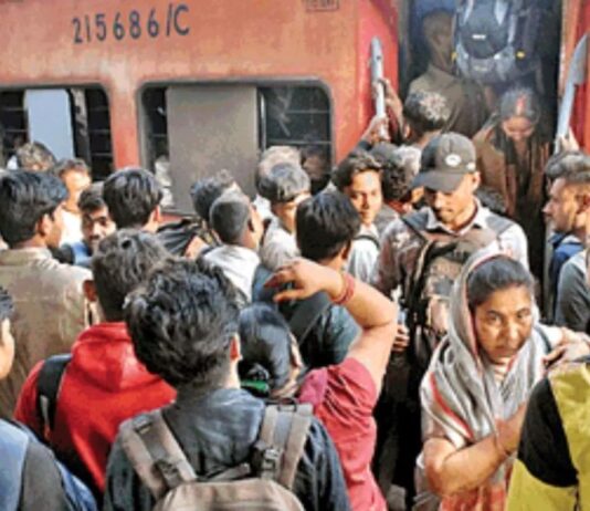 होली पर ट्रेन टिकट की टेंशन से मुक्ति! यात्रियों की सुविधा के लिए भारतीय रेलवे ने शुरू की स्पेशल ट्रेनें, यहां देखें स्पेशल रूट