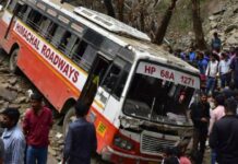 हिमाचल रोडवेज पर यात्रियों से भरी बस खाई में गिरी, कई मौत, दर्जनों घायल Himachal Roadways