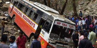 हिमाचल रोडवेज पर यात्रियों से भरी बस खाई में गिरी, कई मौत, दर्जनों घायल Himachal Roadways
