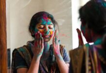 होली के जिद्दी पक्के रंगों से छुटकारा पाएं चंद मिनटों में! ये 6 देसी घरेलू नुस्खे त्वचा लौटाएंगे पहले जैसी चमक और निखार! Get rid of stubborn Holi colors in just minutes These 6 home remedies will restore your skin's radiance and glow