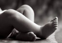 मुंह में कपड़ा ठूंसकर और पैर बांधकर अपने दो महीने के बेटे को मां ने उतारा मौत के घाट Mother Killed Son