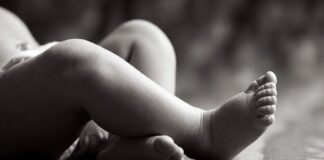 मुंह में कपड़ा ठूंसकर और पैर बांधकर अपने दो महीने के बेटे को मां ने उतारा मौत के घाट Mother Killed Son