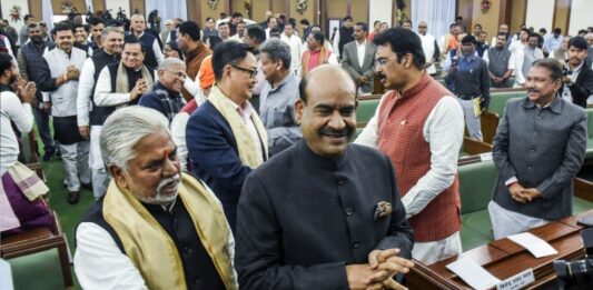 संसद में स्पीकर ओम बिरला को घेरने की तैयारी कर रहा विपक्ष, अविश्वास प्रस्ताव लाने के लिए एकजुट हुए दल om birla india dail
