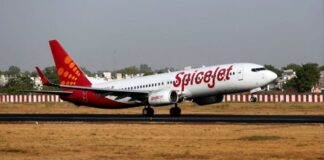 दिल्ली एयरपोर्ट पर स्पाइसजेट प्लेन की इमरजेंसी लैंडिंग, 150 यात्री बाल-बाल बचे spicejet