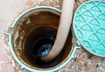 कर्नाटक में दोस्त को बचाने के लिए सेप्टिक टैंक में गया शख्स, दम घुटने से दोनों की गई जान; पुलिस की जांच जारी wo friends died of suffocation while cleaning a septic tank in Kalaburagi Karnataka