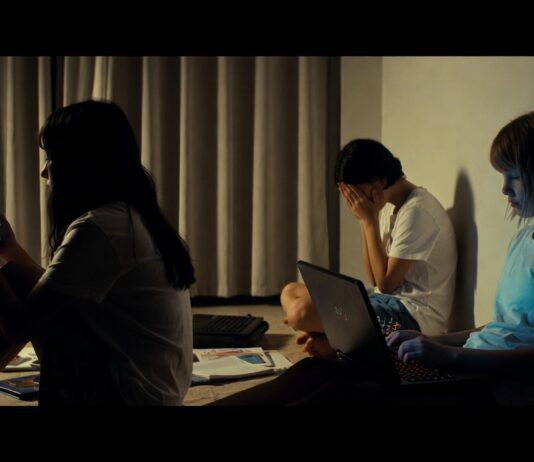 कोरियन कल्चर का जुनून, 2 करोड़ का कर्ज और टूटा परिवार; गाजियाबाद ट्रिपल सुसाइड केस में सामने आए 5 रोंगटे खड़े कर देने वाले खुलासे ai image