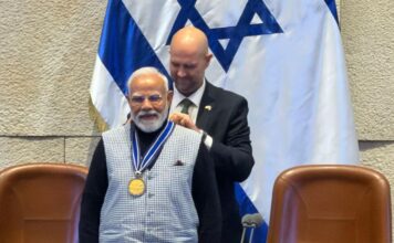 पीएम मोदी को मिला इजरायली संसद का सर्वोच्च सम्मान, नेतन्याहू बोले- ‘नरेंद्र आप मेरे दोस्त नहीं, भाई हैं’ pm-modi-conferred-speaker-of-the-knesset-medal