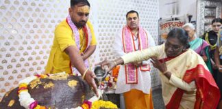 मथुरा बना ऐतिहासिक, गोवर्धन पर्वत की 21 Km की परिक्रमा करने वाली देश की पहली राष्ट्रपति बनीं द्रौपदी मुर्मू