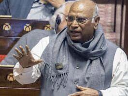 ‘मोहब्बत हमसे की और शादी उनसे…’, मल्लिकार्जुन खड़गे ने देवगौड़ा का किया जिक्र; हंसी रोक नहीं पाएं PM मोदी