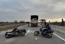 अमेठी में हुआ भीषण सड़क हादसा, ट्रक में पीछे से घुसीं दो बाइकें; तीन की मौत चार घायल