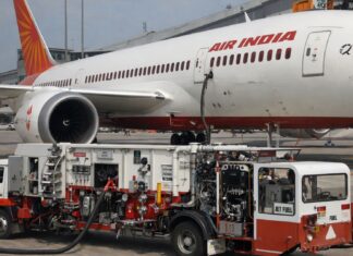 ईरान-इजरायल वॉर का हवाई यात्रा पर पड़ा असर, Air India ने टिकट पर फ्यूल सरचार्ज बढ़ाने का किया फैसला Air India