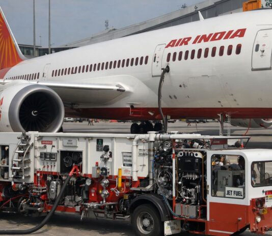 ईरान-इजरायल वॉर का हवाई यात्रा पर पड़ा असर, Air India ने टिकट पर फ्यूल सरचार्ज बढ़ाने का किया फैसला Air India