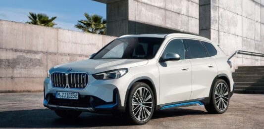 भारत में इस इलेक्ट्रिक कार ने मचाई धूम, 70% बाजार पर जमाया कब्जा BMW iX1 EV India