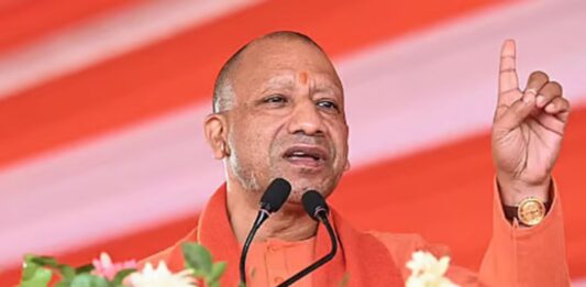 सीएम योगी के हस्तक्षेप के बाद कर्मचारियों की मांगें मंजूर, बढ़ेगी सैलरी; काम पर लौटे कर्मी CM-Helpline-1076-Employee-Strike-Resolved