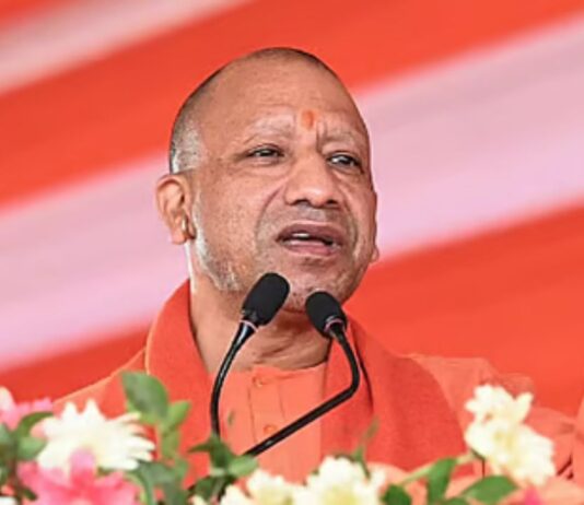 सीएम योगी के हस्तक्षेप के बाद कर्मचारियों की मांगें मंजूर, बढ़ेगी सैलरी; काम पर लौटे कर्मी CM-Helpline-1076-Employee-Strike-Resolved