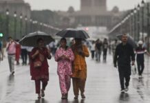 दिल्ली-NCR को काले बादलों ने घेरा, बुंदा-बांदी और ठंडी हवाओं ने मौसम किया ठंडा; दो दिन बाद साफ होगा आसमान Delhi NCR Weather