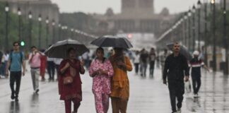 दिल्ली-NCR को काले बादलों ने घेरा, बुंदा-बांदी और ठंडी हवाओं ने मौसम किया ठंडा; दो दिन बाद साफ होगा आसमान Delhi NCR Weather