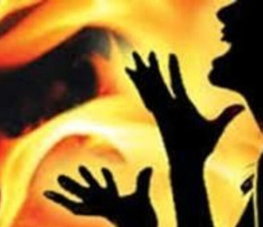 कोलकाता में इंटरव्यू के नाम पर युवती को बुलाया और केरोसिन डालकर जिंदा जलाया; जानें क्या थी वजह