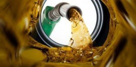 जानें कहां है दुनिया में सबसे ज्यादा महंगी पेट्रोल, कीमत जानकर उड़ जाएगें आपके होश