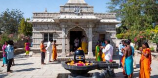 महराजगंज: प्राचीन शिव मंदिर में मांस का टुकड़ा फेंकने से मचा बवाल, पुलिस ने आरोपी को किया गिरफ्तार