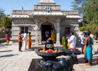 महराजगंज: प्राचीन शिव मंदिर में मांस का टुकड़ा फेंकने से मचा बवाल, पुलिस ने आरोपी को किया गिरफ्तार