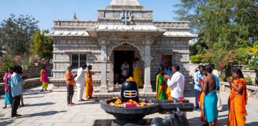 महराजगंज: प्राचीन शिव मंदिर में मांस का टुकड़ा फेंकने से मचा बवाल, पुलिस ने आरोपी को किया गिरफ्तार