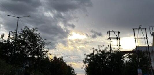 देशभर के 13 राज्यों में तेज हवा के साथ भारी बारिश का अलर्ट, IMD ने दी चेतावनी Weather Forecast