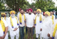 बेअदबी विरोधी सख्त कानून से अकाली दल और कांग्रेस के सैकड़ों नेता हुए प्रभावित, जॉइन की आम आदमी पार्टी Punjab Aam Aadmi Party