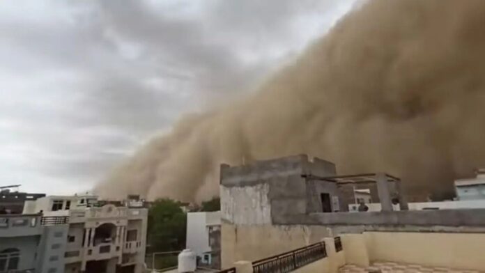 sandstorm in Churu
