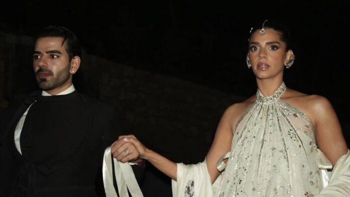 Pakistani Actress Peacock Look Steals the Spotlight at Cannes Special Dress Crafted Over 2354 Hours Pakistani Actress Peacock Look Steals the Spotlight at Cannes Special Dress Crafted Over 2354 Hours