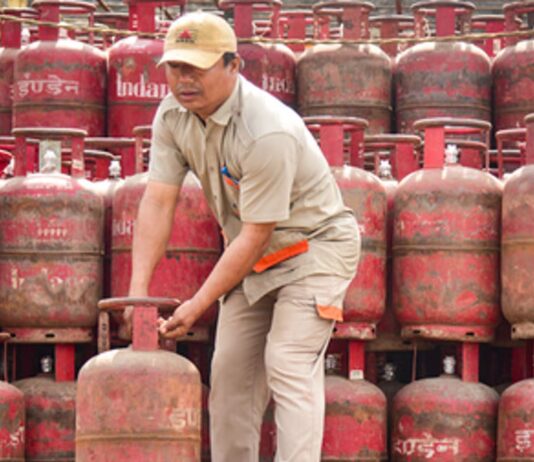 सरकार का नया LPG-PNG नियम, डबल कनेक्शन वाले उपभोक्ताओं पर गिरेगी गाज PNG LPG new rule