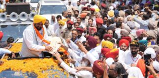 बठिंडा में CM मान ने किया पंजाबियों की शहादत को सलाम, ‘शुक्राना यात्रा’ में बेअदबी कानून पर जताया गर्व In Bathinda, CM Mann saluted the martyrdom of Punjabis and expressed pride in the sacrilege law during his 'Shukrana Yatra'.