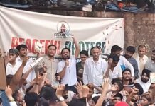 छात्रों के समर्थन में जंतर-मंतर पहुंचे अभिजीत दिपके, शिक्षा व्यवस्था पर उठाए सवाल Cockroach Janta Party