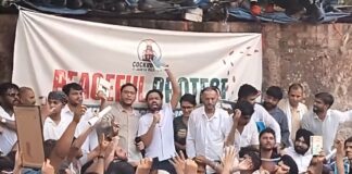 छात्रों के समर्थन में जंतर-मंतर पहुंचे अभिजीत दिपके, शिक्षा व्यवस्था पर उठाए सवाल Cockroach Janta Party