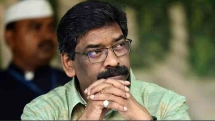 Youth stabbed to death after being dragged out of a police vehicle in Jamshedpur; CM Hemant Soren takes major action. Youth stabbed to death after being dragged out of a police vehicle in Jamshedpur; CM Hemant Soren takes major action.