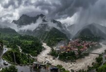 उत्तराखंड में मानसून ने दी दस्तक, कई जिलों के लिए भारी बारिश की चेतावनी Monsoon arrives Uttarakhand heavy rain warning issued for several districts