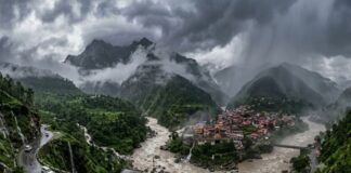 उत्तराखंड में मानसून ने दी दस्तक, कई जिलों के लिए भारी बारिश की चेतावनी Monsoon arrives Uttarakhand heavy rain warning issued for several districts